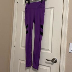 Pop-fit yoga purple/black leggings with pockets!